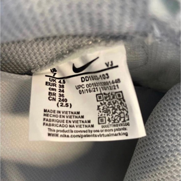 NEW Nike Women’s Dunk Low Grey Gray Photon Dust Size 7/Youth 5.5 - Picture 4 of 6